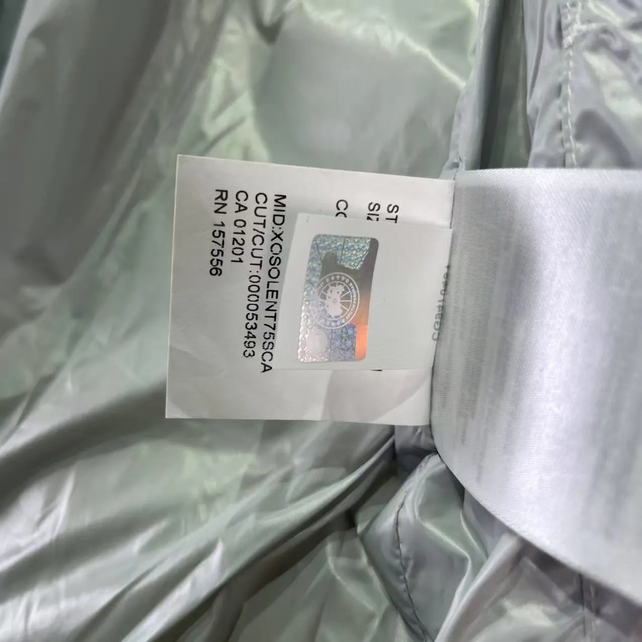 P840 𝑪𝒂𝒏𝒂𝒅𝒂 𝑮𝒐𝒐𝒔𝒆 Canada Goose 2227 Silver White Red Label Canada Goose Crofton Series Crofton Series Ski Season Logo Solid Color Glossy Hooded Waterproof Windproof Ultra-Light Down Jacket Men's Style: Silver